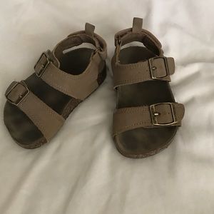 Carter’s size 6 boy’s cork sandals